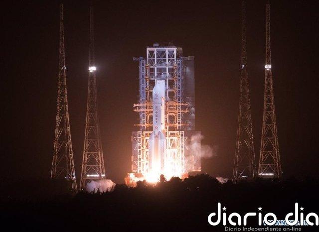 China lanza su misión Chang'e 5 para traer muestras de la Luna