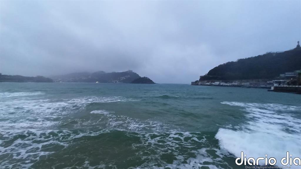 Cielos nubosos, precipitaciones y temperaturas máximas de 16 grados