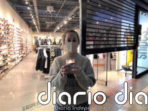 Comercios de Girona protestan con velas contra las restricciones en centros comerciales