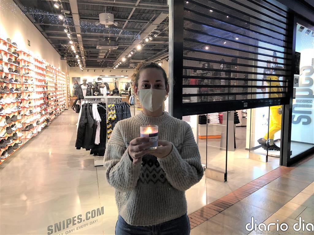 Comercios de Girona protestan con velas contra las restricciones en centros comerciales