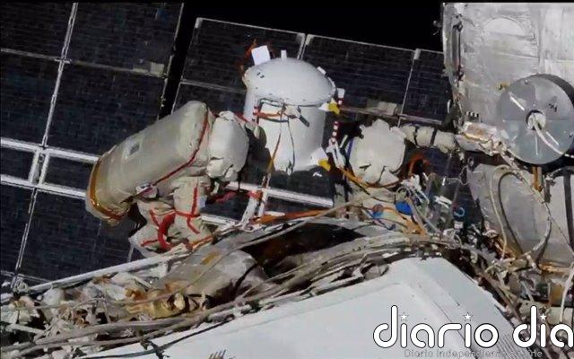 Cosmonautas rusos preparan la llegada de un nuevo módulo a la ISS