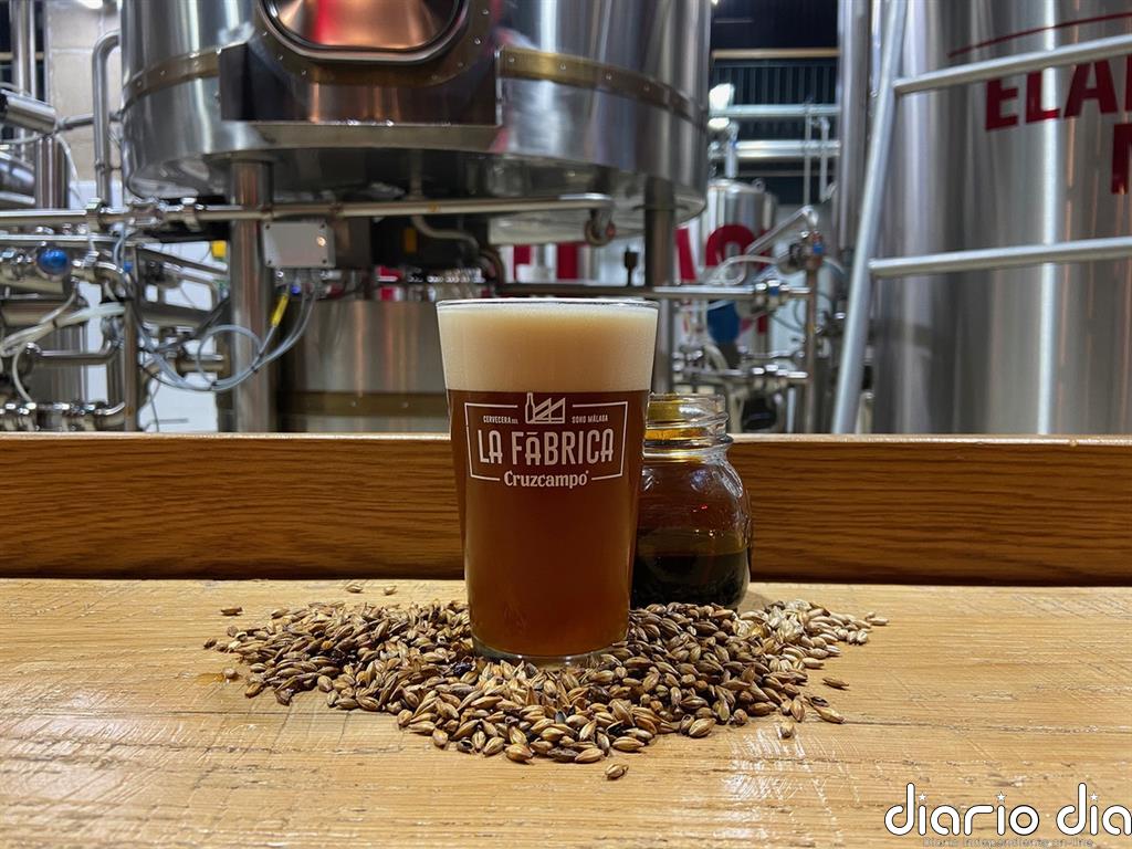 Cruzcampo incluye la 'miel de caña' de Frigiliana (Málaga) en una nueva receta