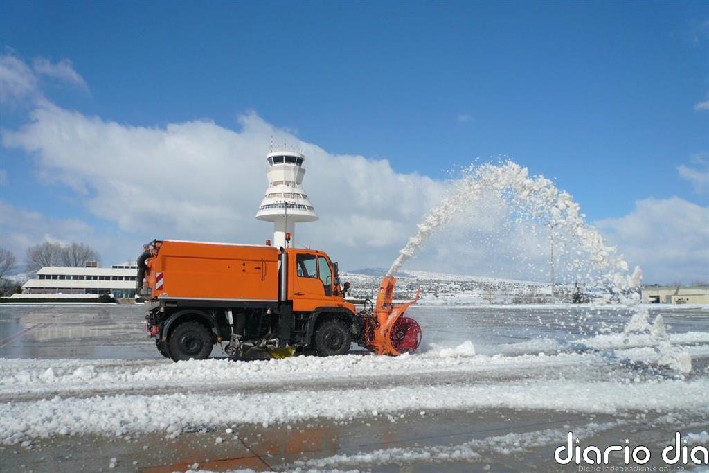 Aena activa el Plan Invierno en 20 aeropuertos, como el de Zaragoza, con riesgo de sufrir contingencias de hielo y nieve