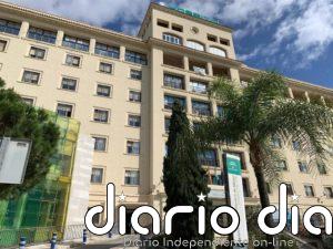 Aguirre dice que el enfermero de Málaga que impulsó que pacientes contactaran con familia "posiblemente" murió por COVID