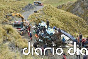 Al menos 12 muertos y 26 heridos tras despeñarse un autobús en Bolivia