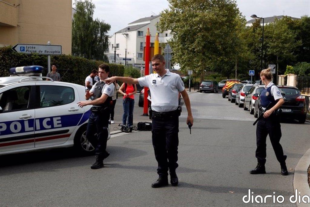 Al menos tres gendarmes muertos por disparos de un hombre armado en una casa del sureste de Francia