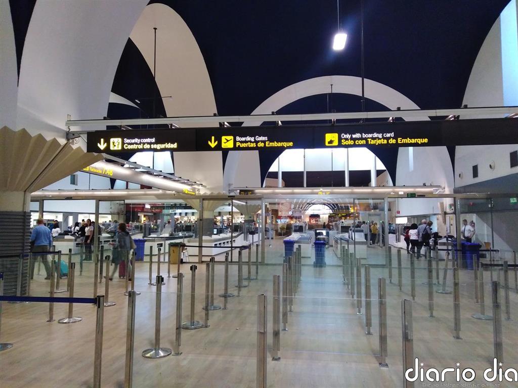 Andalucía no modificará las restricciones vigentes "al menos esta semana" y pide al Gobierno más control en aeropuertos
