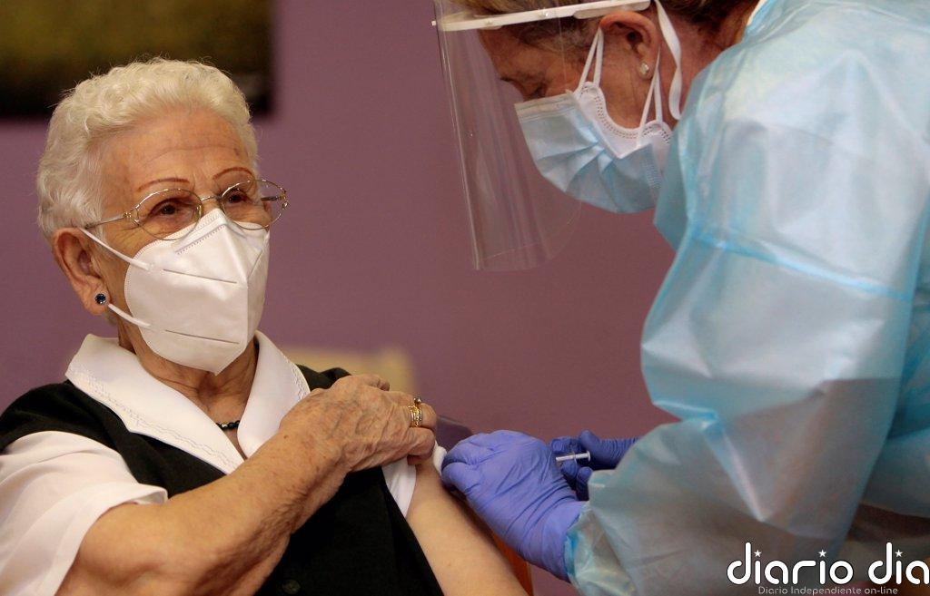 Araceli, de 96 años, la primera persona vacunada contra la Covid-19 en España