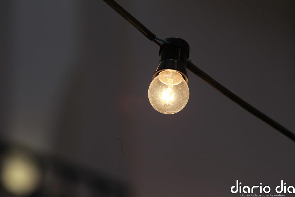 Argentina congela los precios de la luz y el gas hasta marzo e iniciará la renegociación de las tarifas