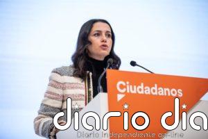 Arrimadas pide al Gobierno que suspenda los vuelos procedentes de Reino Unido: "No podemos llegar tarde"
