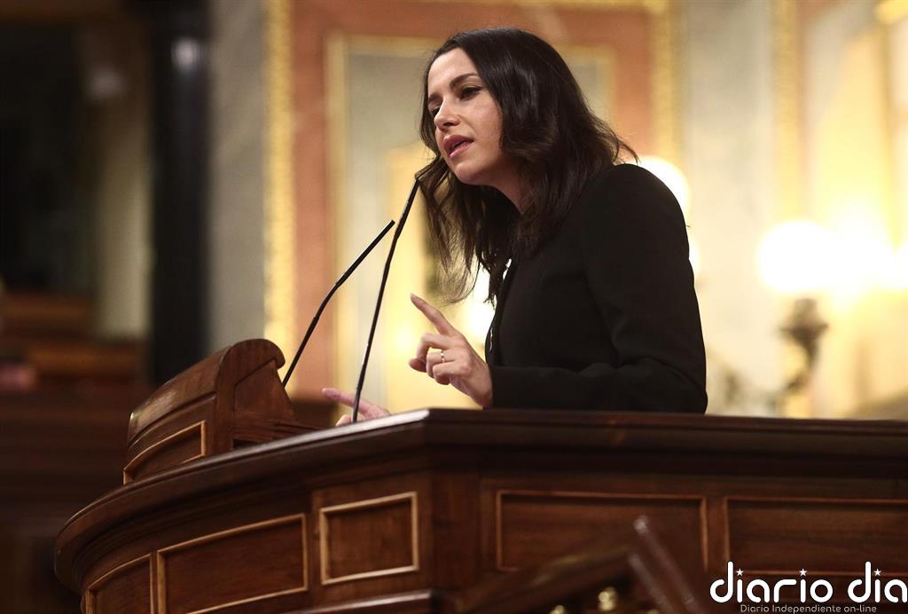 Arrimadas recuerda a Sánchez que Otegi está condenado por secuestro y Junqueras por sedición y le pide alejarse de ellos