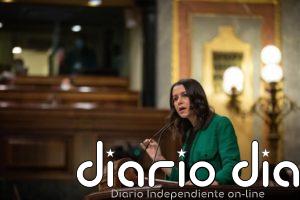 Arrimadas reprocha al PSOE que califique de "valientes y patriotas" a Otegi y Junqueras por apoyar los Presupuestos