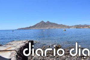 Atendidos nueve migrantes, uno menor, llegados a la costa de Níjar (Almería) por sus propios medios