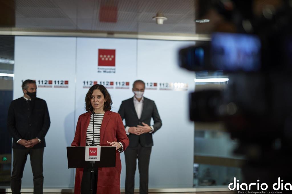 Ayuso carga contra la "irresponsabilidad" del Gobierno ante cepa británica y el "coladero" que es Barajas
