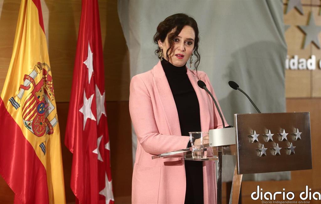Ayuso defiende la Constitución tras el mensaje de Felipe VI y resalta: "El Rey con todos y todos con el Rey"