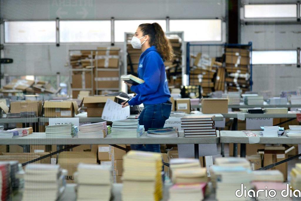 Azoka de Durango encara su recta final "optimista y con un ajetreo incesante" en el almacén de la tienda online