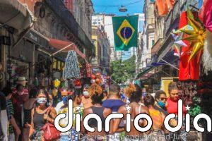 Brasil suma 55.000 nuevos casos y casi 1