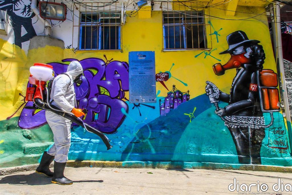Brasil supera de nuevo los 50.000 casos diarios y roza los 179