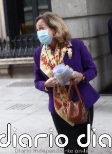 Calviño aboga por no subir ahora el SMI y esperar a más adelante si no hay acuerdo social