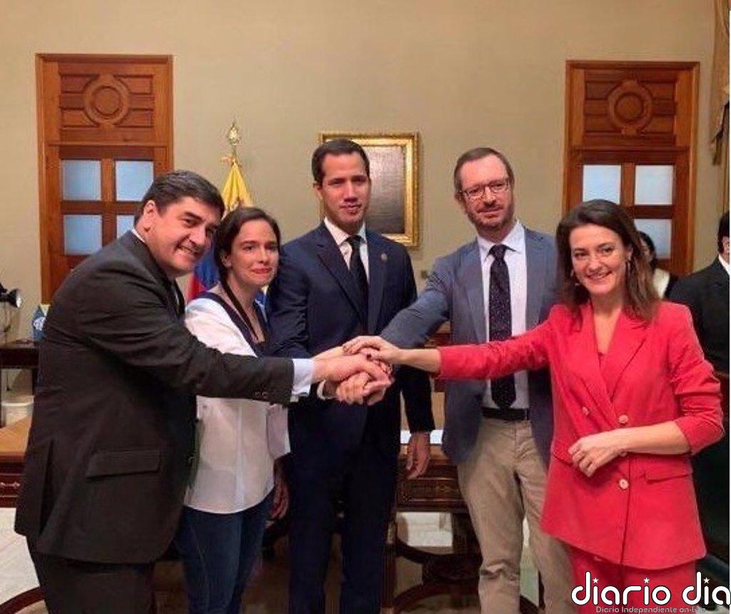 Cargos del PP apoyarán hoy en varias ciudades la consulta popular que promueve Guaidó contra la "farsa" de Maduro