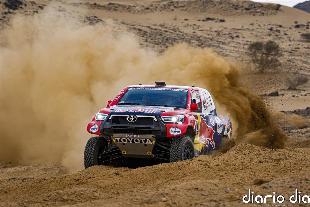 Al-Attiyah gana el prólogo tras el pinchazo de Carlos Sainz