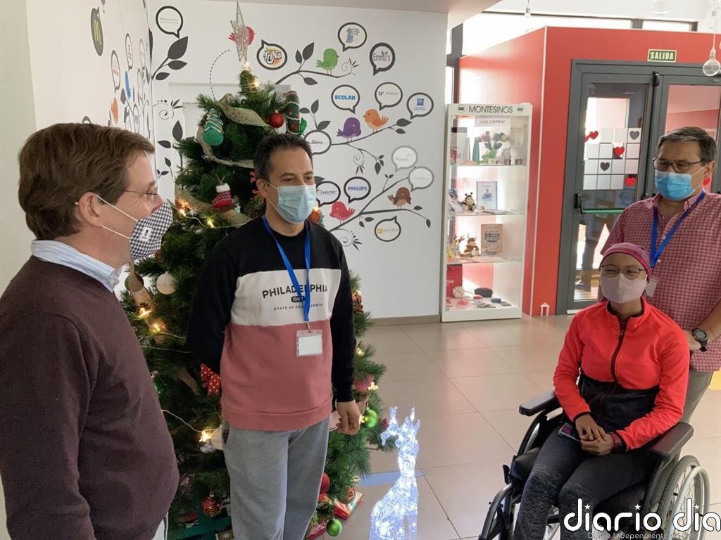 Almeida felicita personalmente a las familias con hijos gravemente enfermos alojados en la Casa Ronald McDonald