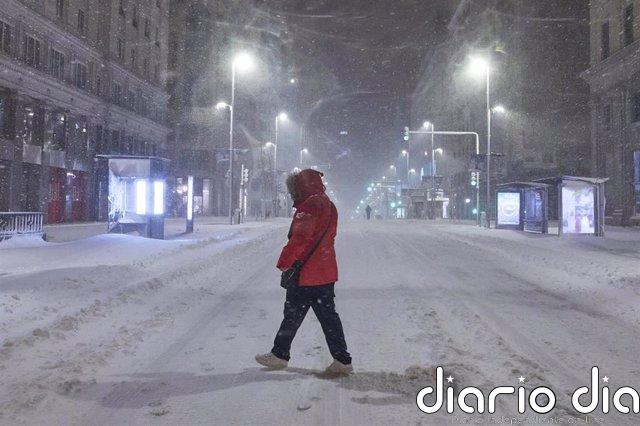Almeida reclama a Defensa e Interior "todos los recursos de los que puedan disponer" ante "tsunami de nieve" de Madrid Gran Vía cubierta de nieve tras el paso de la borrasca Filomena, en Madrid (España).