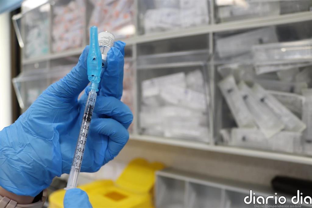 Andalucía administra 221.635 vacunas Covid-19 y completa la vacunación con dos dosis en 22