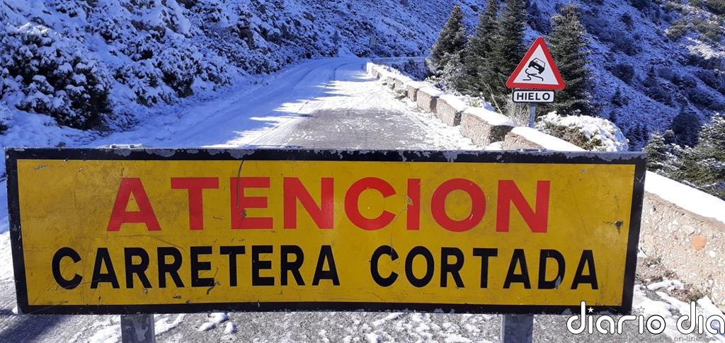 Andalucía mantiene cinco carreteras cerradas al tráfico por hielo y nieve en Almería y Cádiz