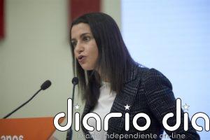 Arrimadas afirma que el PSC nunca podrá sustituir en Cataluña a Ciudadanos, "siempre firme contra el nacionalismo"