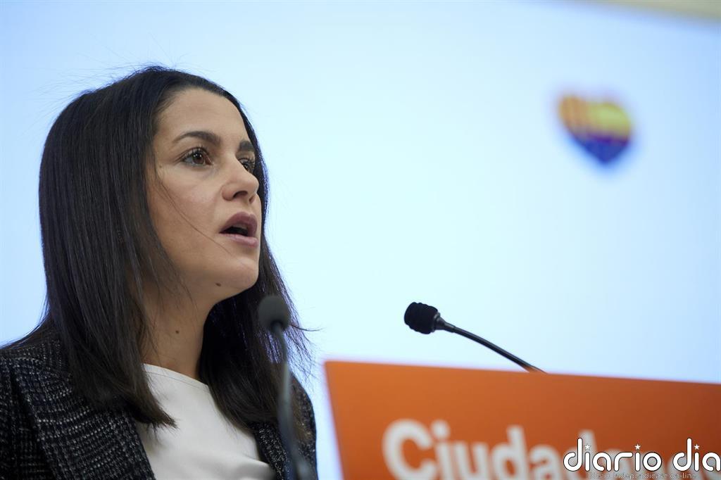 Arrimadas insta a Sánchez a desautorizar a Iglesias por comparar a Puigdemont con los exiliados del franquismo