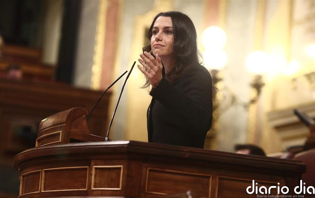 Arrimadas pide a Illa que dimita ya si quiere ser candidato en Cataluña porque no puede ser ministro "a tiempo parcial"