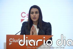 Arrimadas rechaza que los miembros del Gobierno se vacunen antes que colectivos vulnerables como plantea Almeida