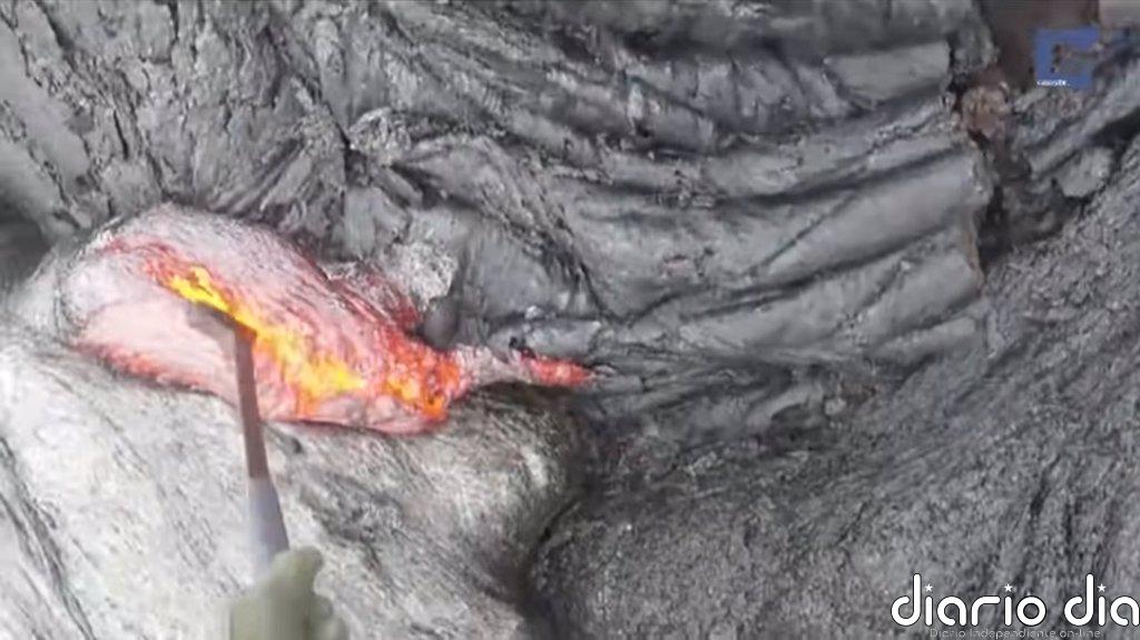 Así es como un geólogo toma muestras de lava fundida a 1