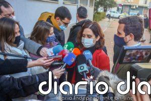 Ayuso señala que no van "a la velocidad" que quisieran con la vacunación e insiste en pedir "estrategia" al Gobierno