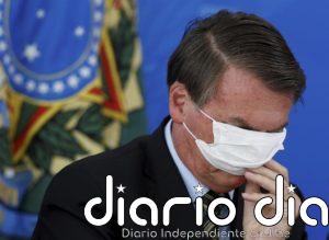 Bolsonaro dice que la eficacia de la vacuna china aprobada por Brasil es "como tirar una moneda al aire"