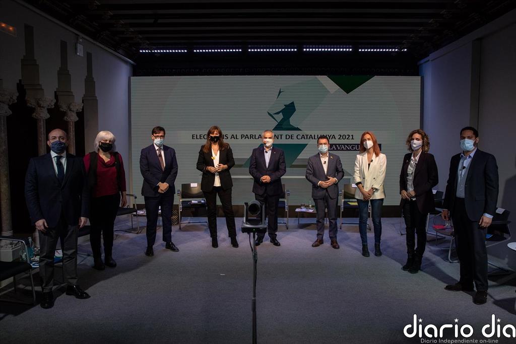 Borràs y Aragonès recriminan a Illa la gestión de la pandemia y él, los "10 años perdidos" del Govern