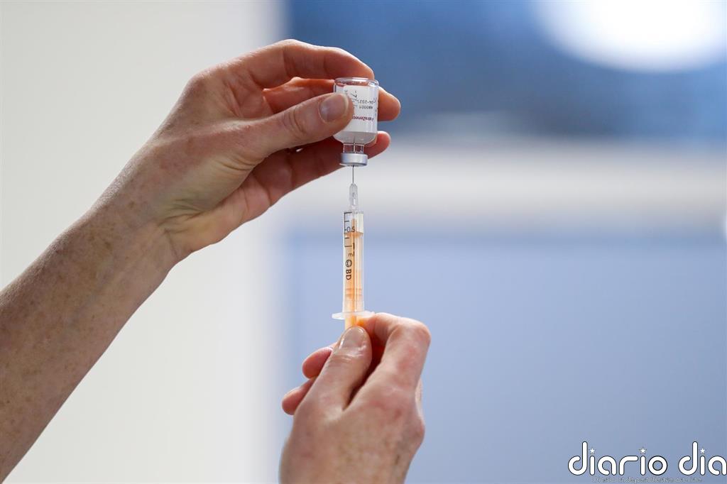 Bruselas exige a AstraZeneca un calendario "claro" de entrega de vacunas tras una reunión sin avances