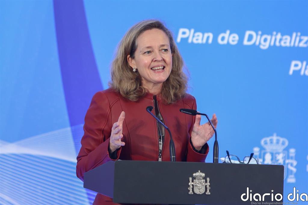 Calviño dice que el Gobierno analizará "al detalle" la OPA sobre Naturgy y ve positivo el interés inversor