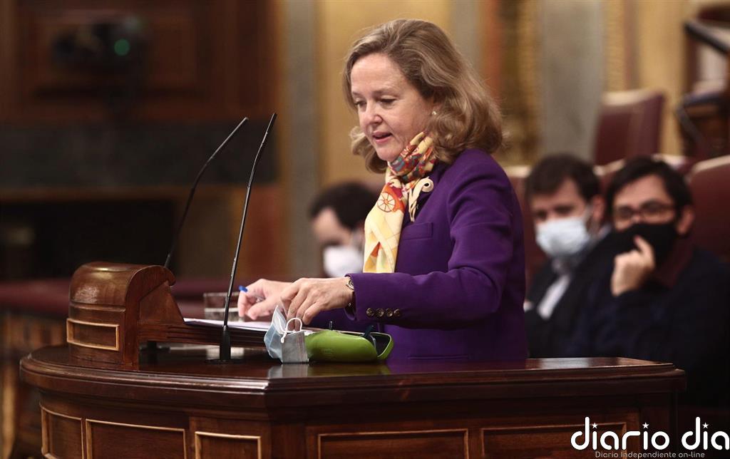 Calviño ve "chocantes" que Unidas Podemos "cuestione" o "contradiga" las decisiones que adopta el propio Gobierno