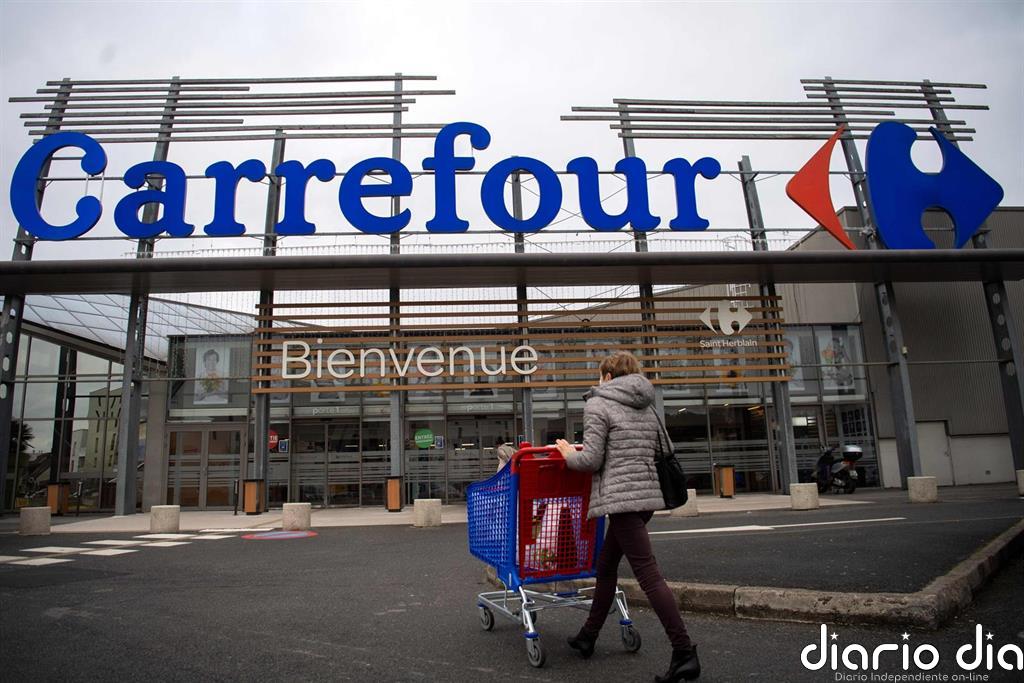 Carrefour cae en Bolsa tras descarrilar su fusión con Couche-Tard por la oposición del Gobierno francés