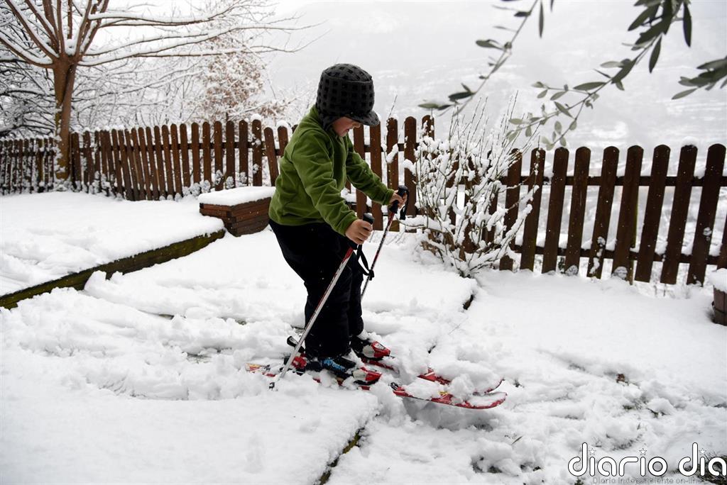 Catalunya mantiene las alertas por nieve y oleaje y sigue con una docena de carreteras cortadas