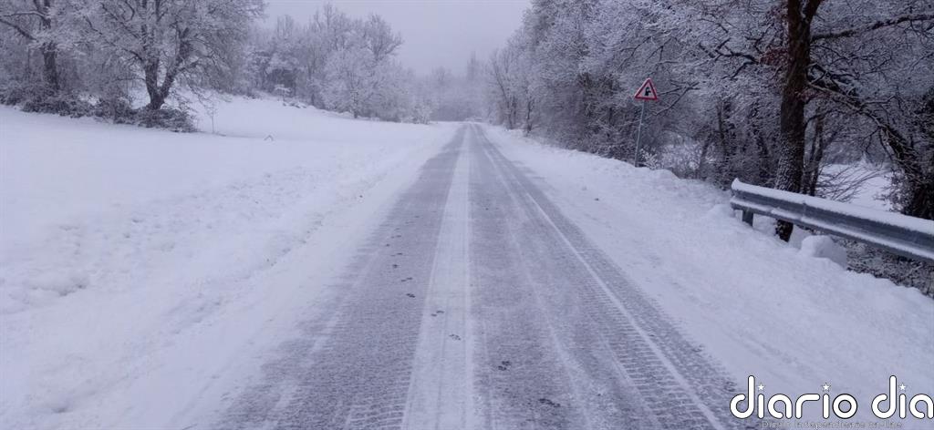 Cerca de una veintena de carreteras del norte peninsular continúan cerradas al tráfico por la nieve
