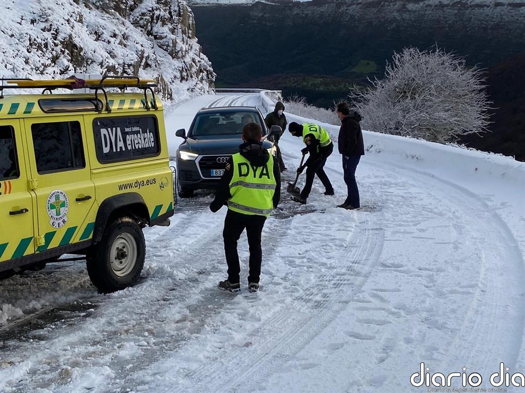 Cerrados por nieve los puertos vascos de Arantzazu, Arrate, Artikutza, Elosua, Opakua, Orduña y Urkiola