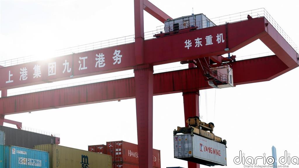 China logra un superávit comercial de 440