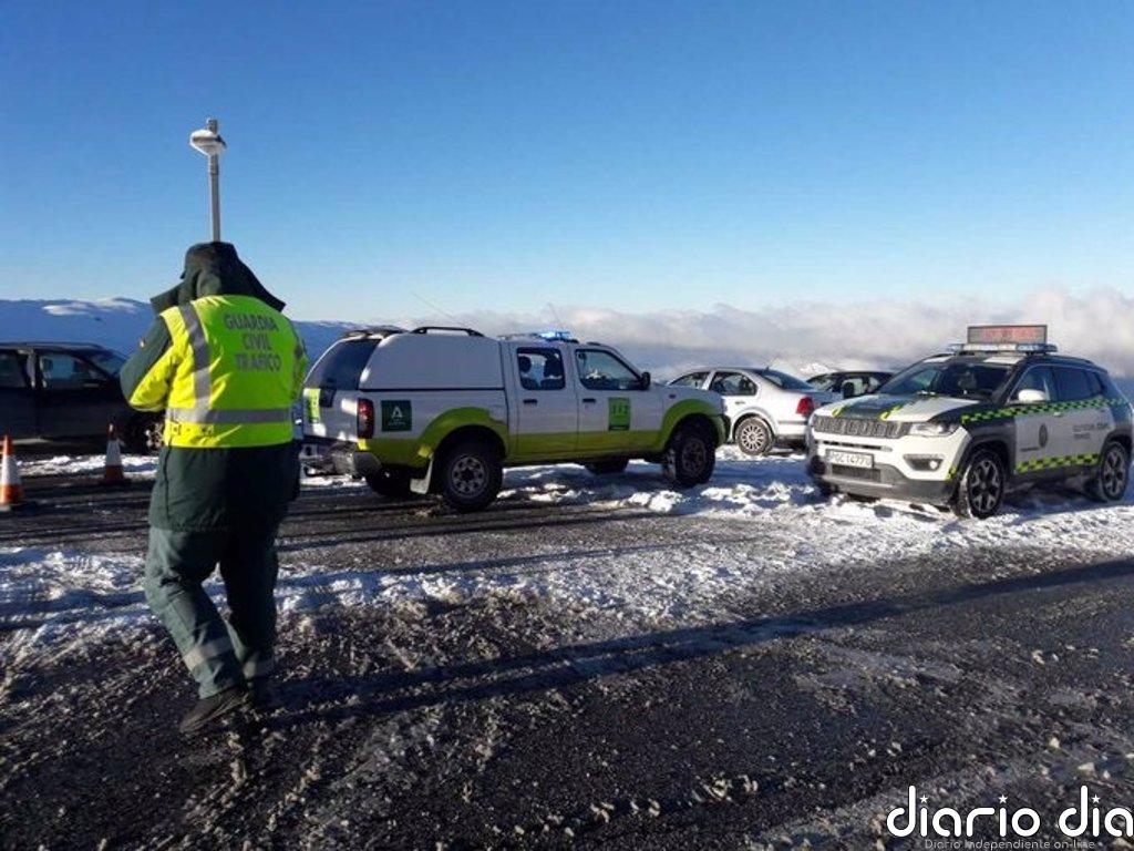 Cortan el acceso a Hoya de la Mora en Sierra Nevada por exceso de vehículos