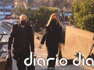 Cristina Cifuentes, en el banquillo acusada de falsear el acta que acreditaba su TFM