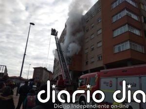 Desalojados por un incendio los vecinos de un edificio de la calle Rontegi de Barakaldo (Bizkaia)