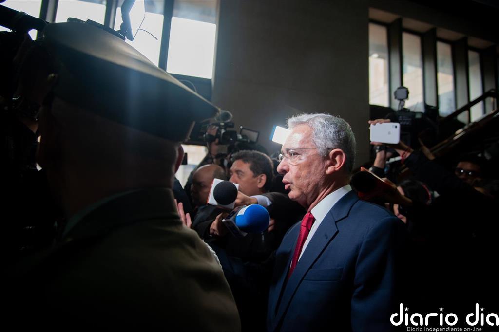 Desestiman los intentos de Uribe por perder su calidad de imputado en el caso de manipulación de testigos