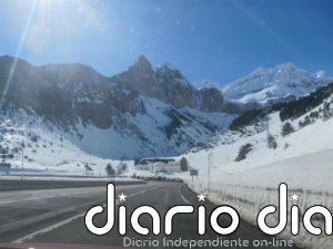 Dos carreteras cortadas y más de 20 vías con la obligación de usar cadenas, la mayoría en Teruel